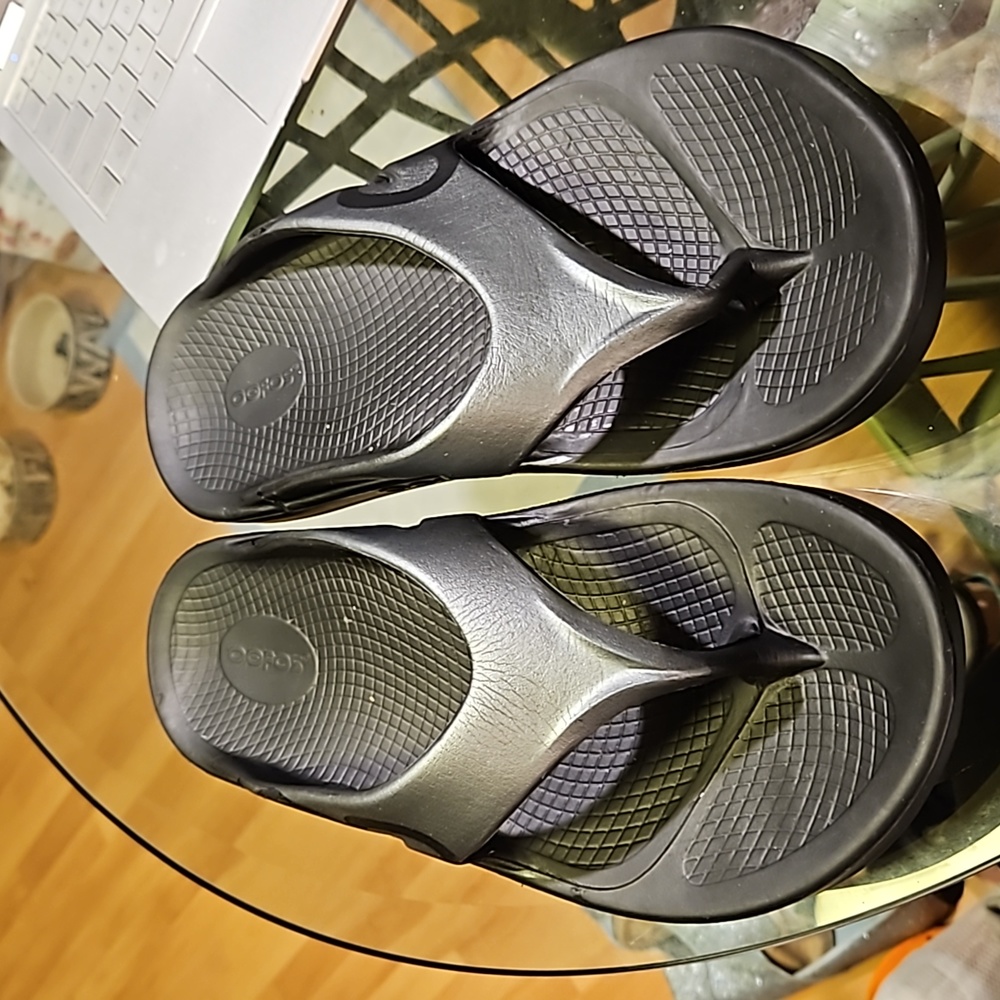 Oofos Thong Slip-ons Sandals